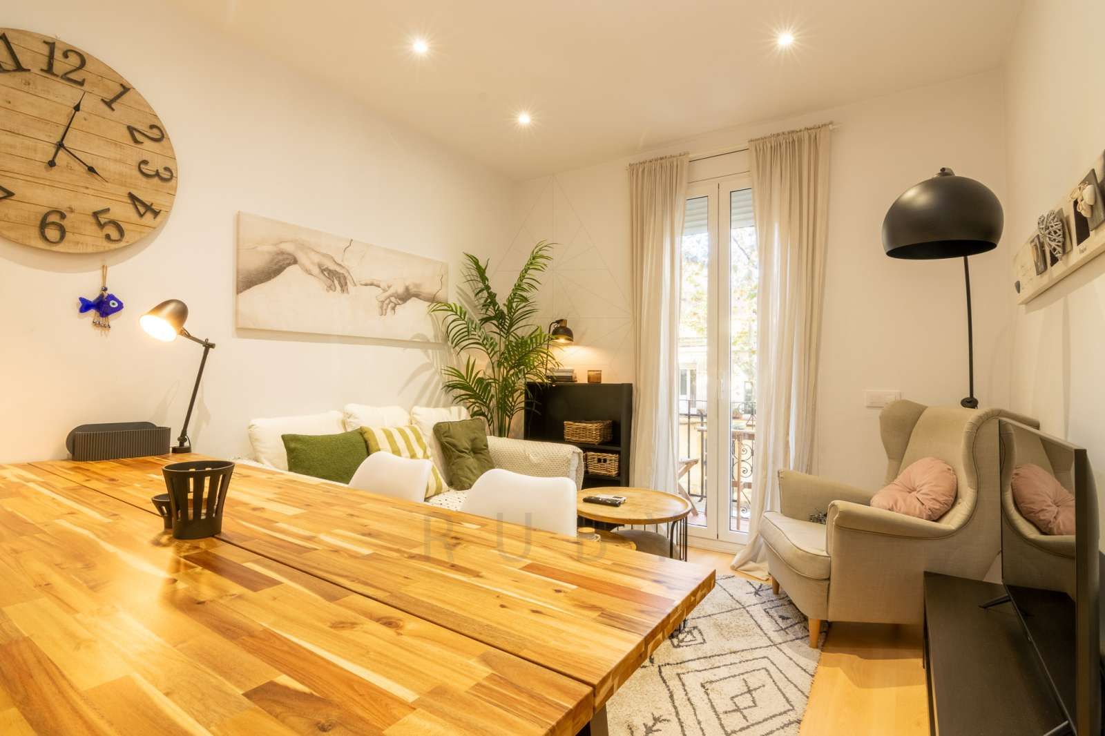 Living room of Apartment to share in  Barcelona Capital  with Air Conditioner and Terrace