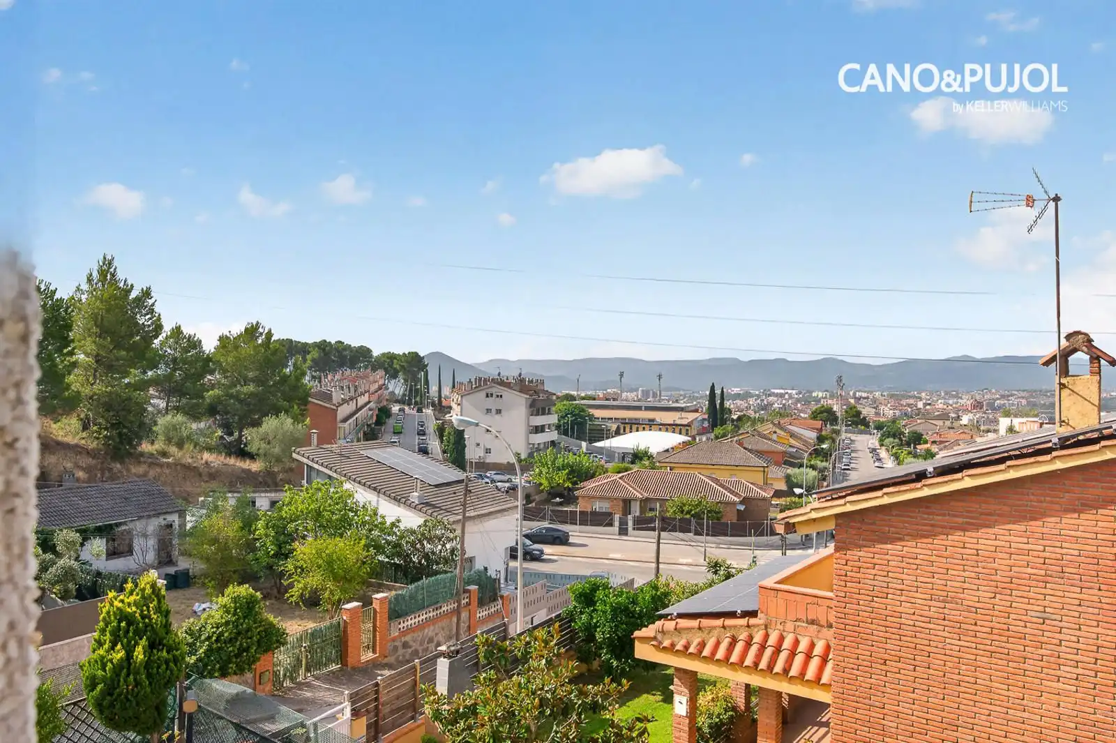 Exterior view of Houses for sale in Ca n'Oriol