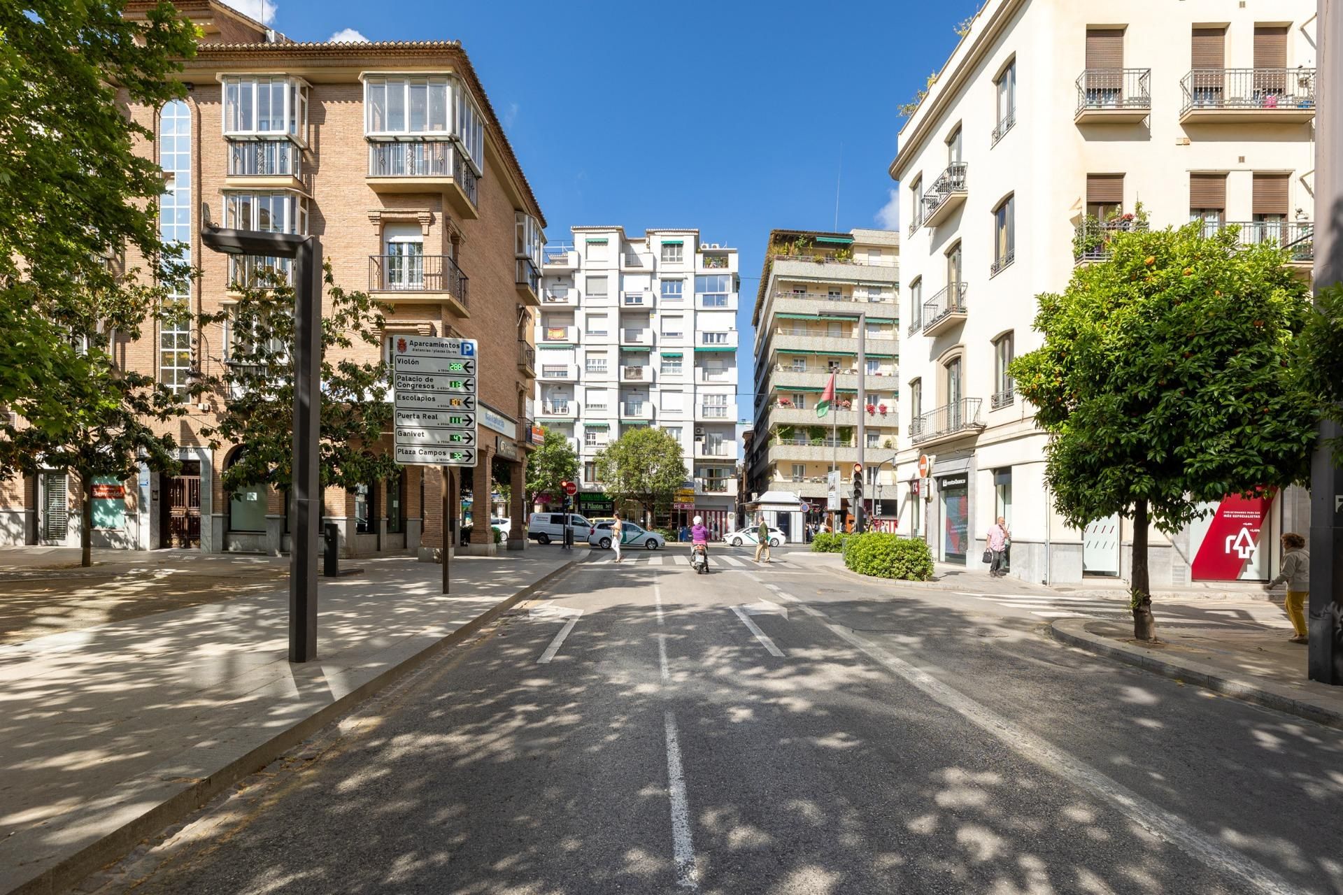 Vista exterior de Pis en venda en  Granada Capital amb Calefacció
