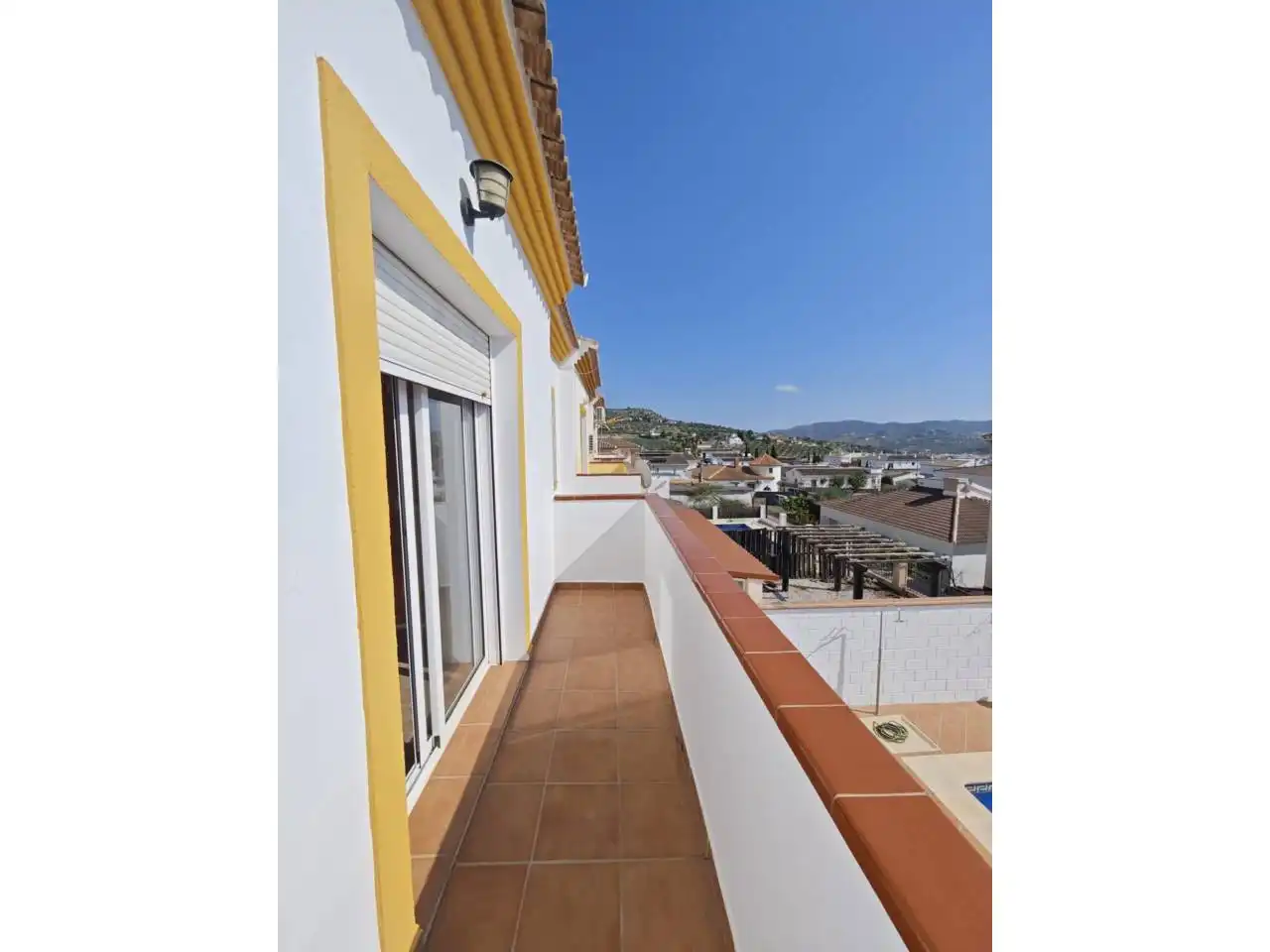 Vista exterior de Casa adosada en venda en Alcaucín amb Terrassa i Piscina