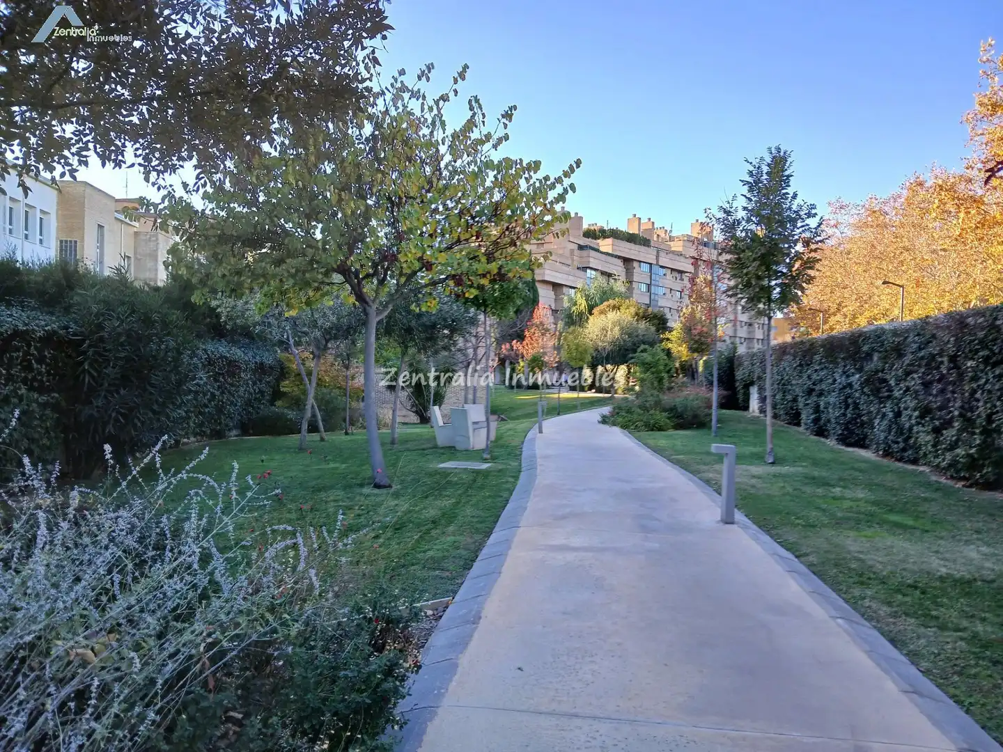 Vista exterior de Àtic en venda en Zaragoza amb Terrassa, Traster i Piscina comunitària