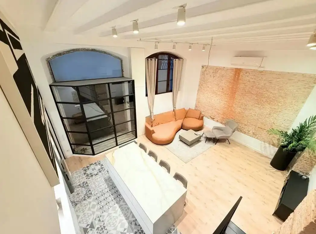 Sala d'estar de Dúplex en venda en Barcelona amb Aire condicionat, Calefacció i Moblat