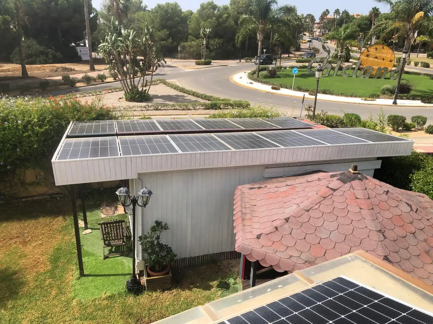 Vista exterior de Casa o xalet en venda en Chiclana de la Frontera amb Aire condicionat, Calefacció i Jardí privat