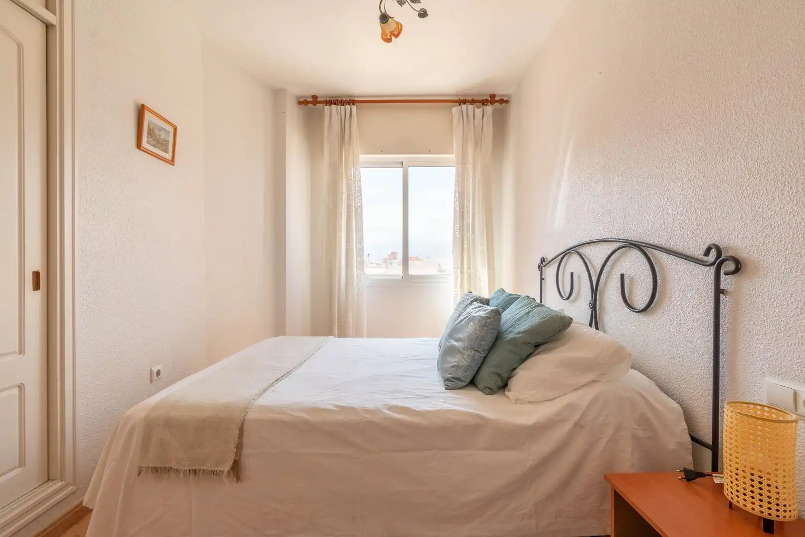 Habitación de Piso en venta en Almería con Terraza y Amueblado