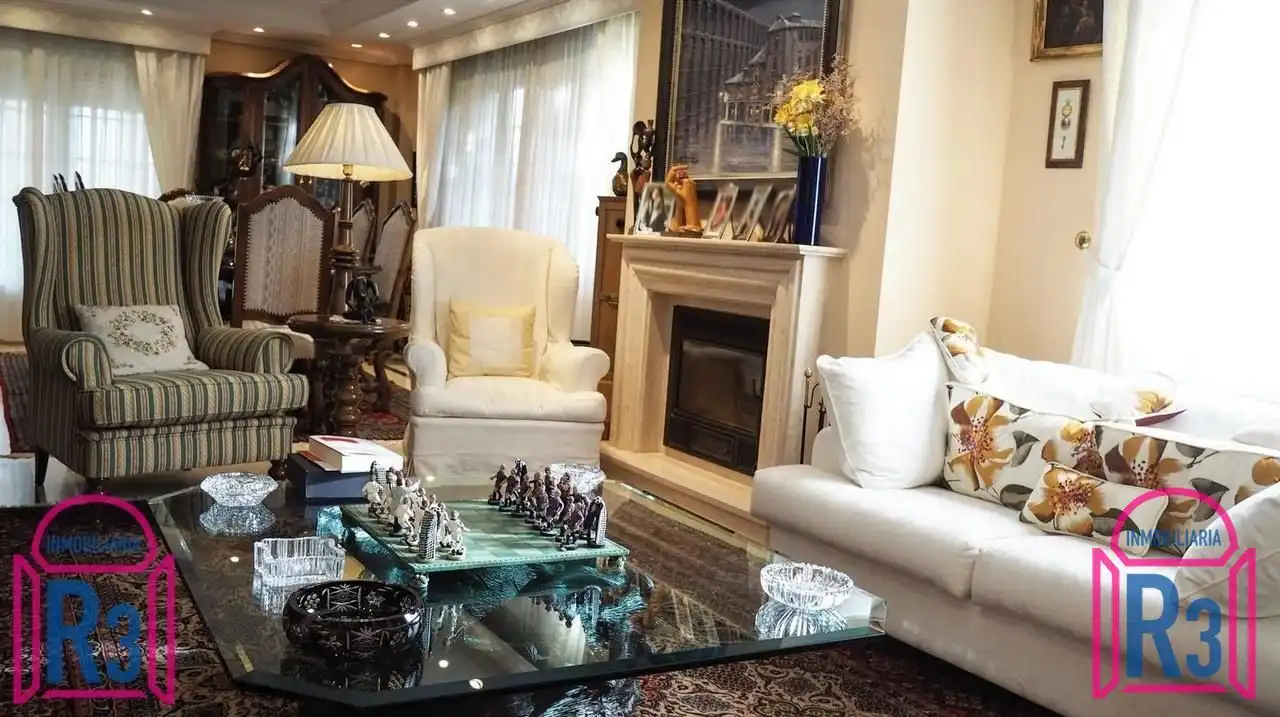 Sala de estar de Casa o chalet en venta en León Capital  con Calefacción