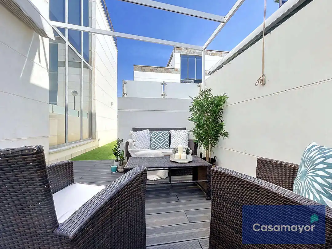 Terrassa de Casa o xalet en venda en Alicante / Alacant amb Aire condicionat, Calefacció i Jardí privat