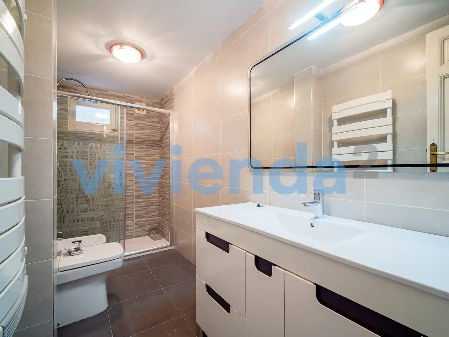 Baño de Piso de alquiler en Madrid con Aire acondicionado y Calefacción