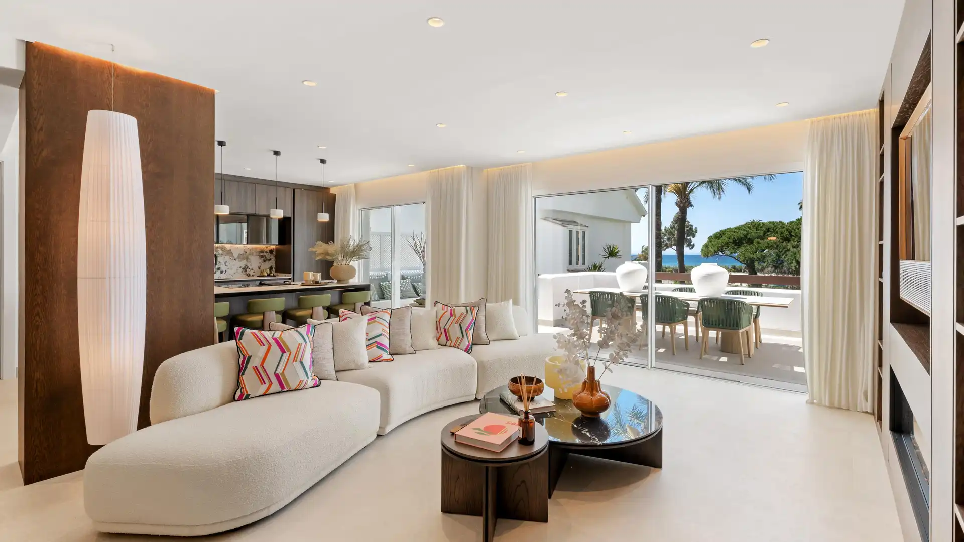 Living room of Apartments for sale in Marbella  with Air Conditioner, Heating and Alarm