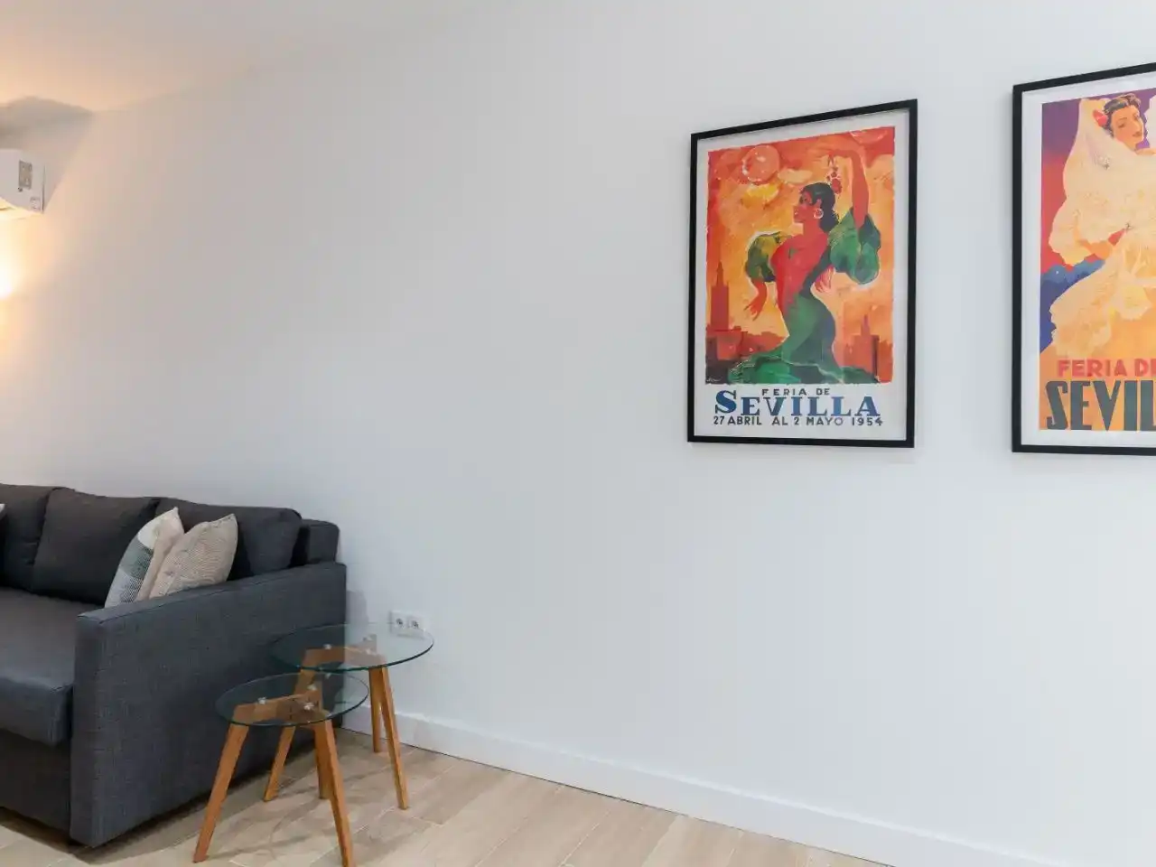 Sala d'estar de Apartament de lloguer en  Sevilla Capital amb Aire condicionat