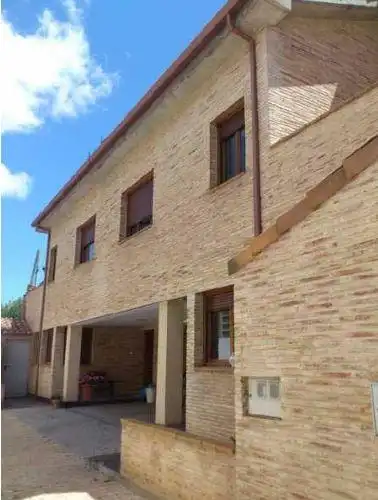 Casa adosada en venta en PINSEQUE, Venta del Olivar