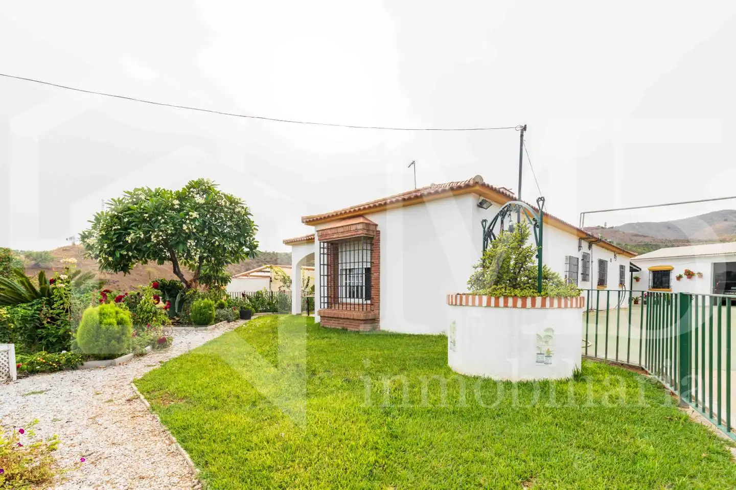 Vista exterior de Finca rústica en venda en Vélez-Málaga amb Aire condicionat, Jardí privat i Traster