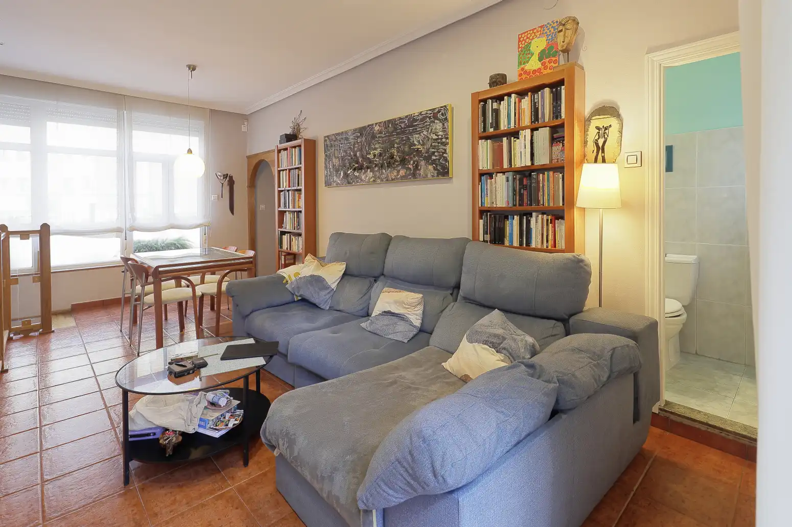 Sala d'estar de Casa adosada en venda en Oviedo  amb Calefacció, Terrassa i Traster