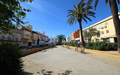 Vista exterior de Casa o xalet en venda en Chiclana de la Frontera amb Terrassa