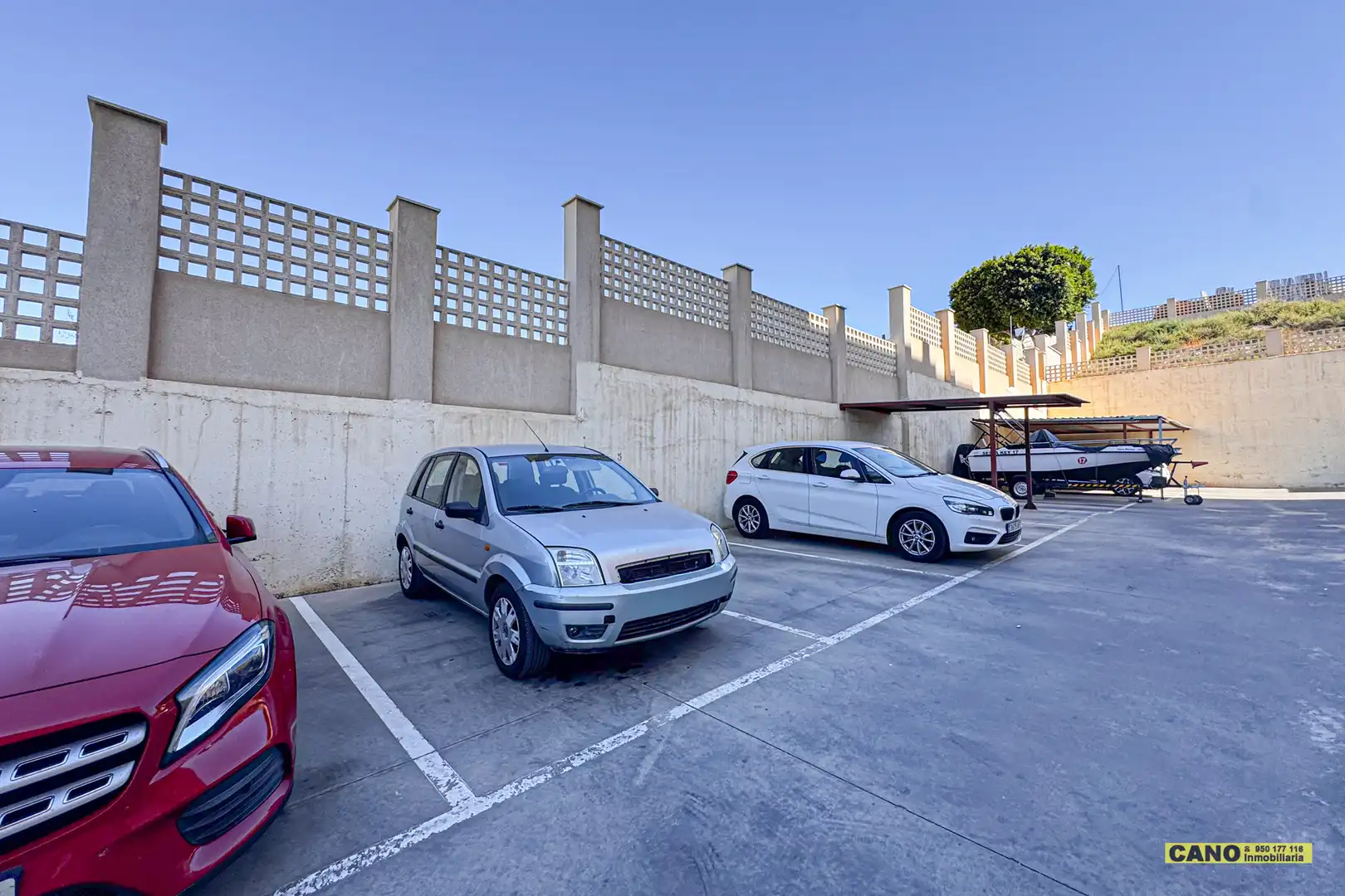 Aparcament de Pis en venda en Almería amb Terrassa
