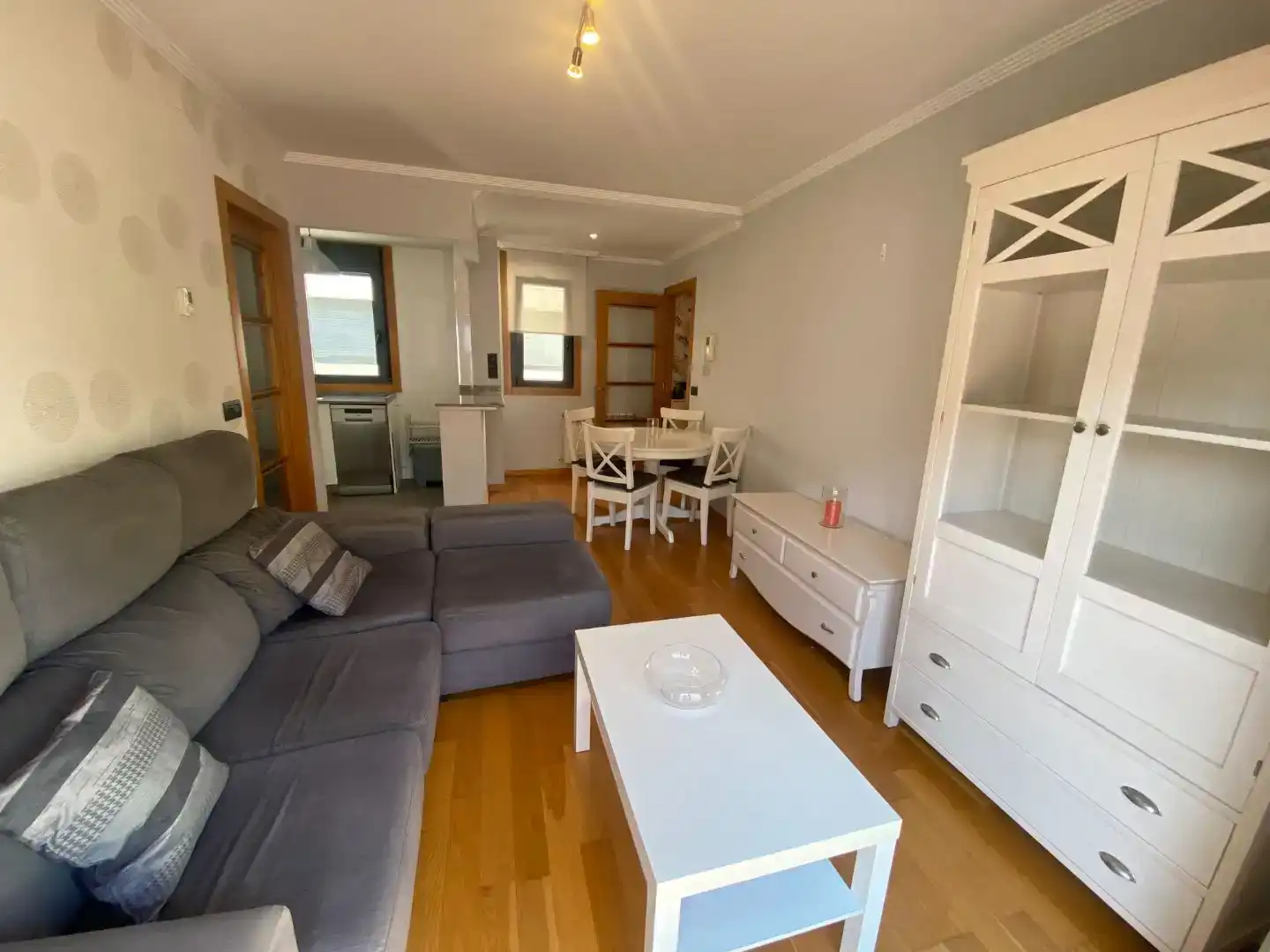 Living room of Flat for rent in Vigo   with Parquet flooring, Storage room and Furnished
