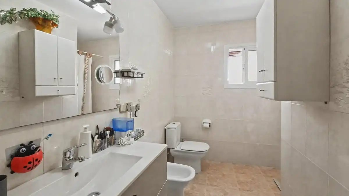 Bathroom of Houses for sale in Oliva  with Air Conditioner, Heating and Private garden