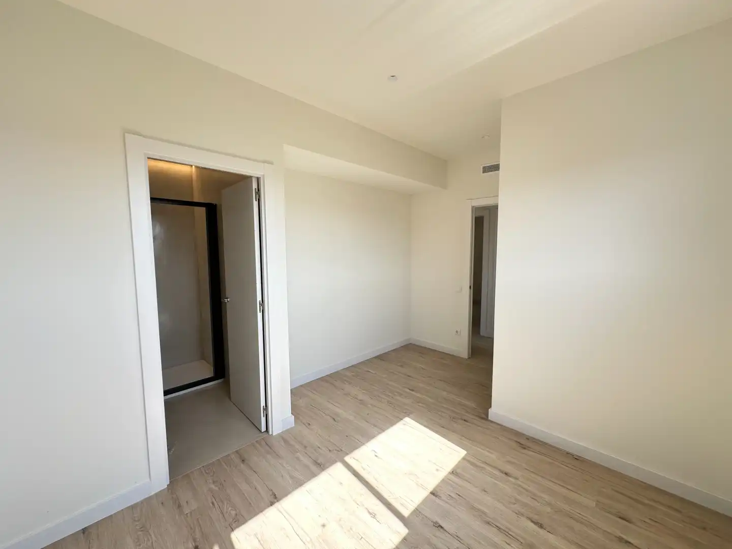 Habitación de Ático en venta en Badalona con Aire acondicionado, Calefacción y Parquet