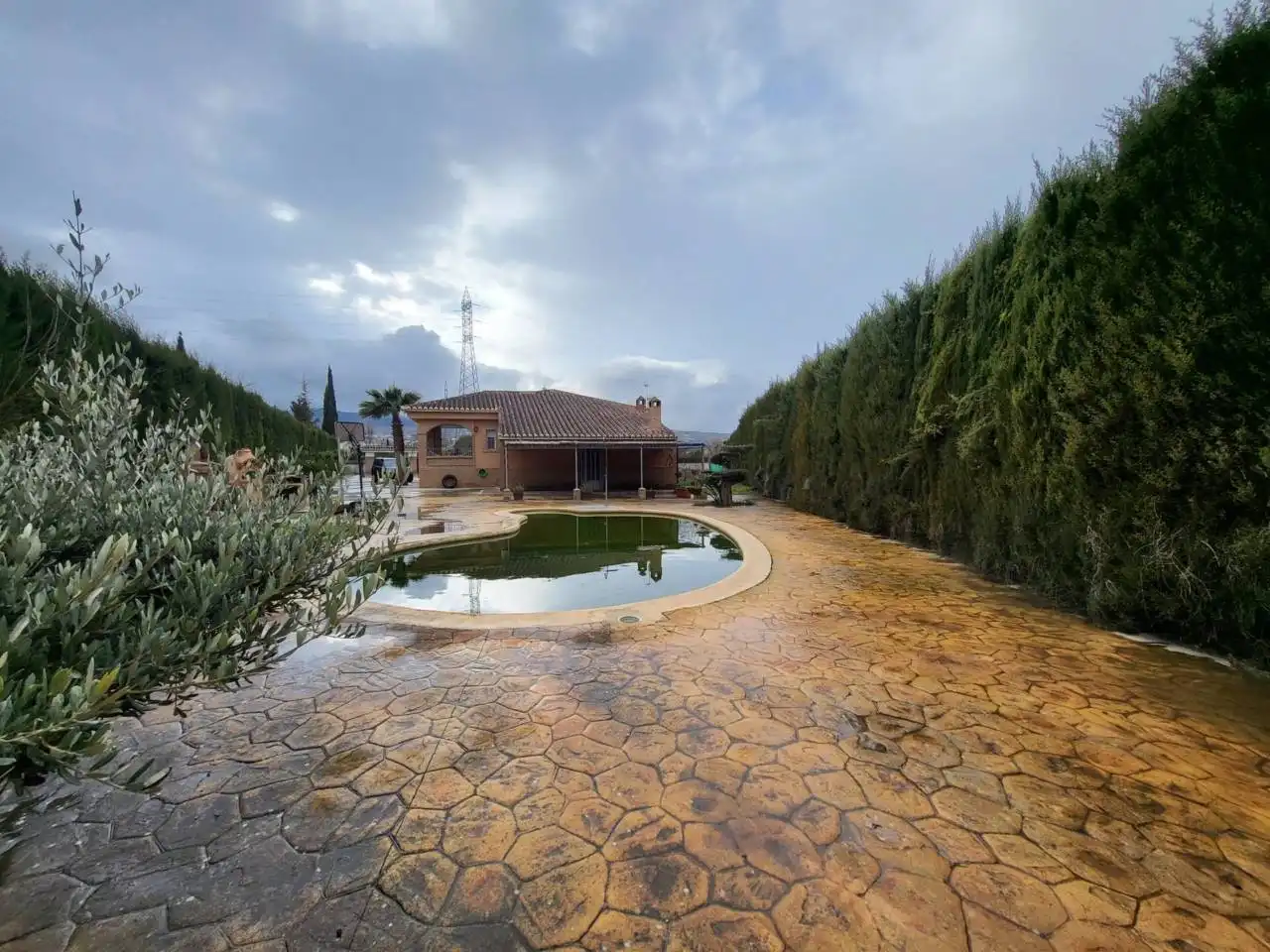 Chalet con piscina en venta en Baza, imagen 2