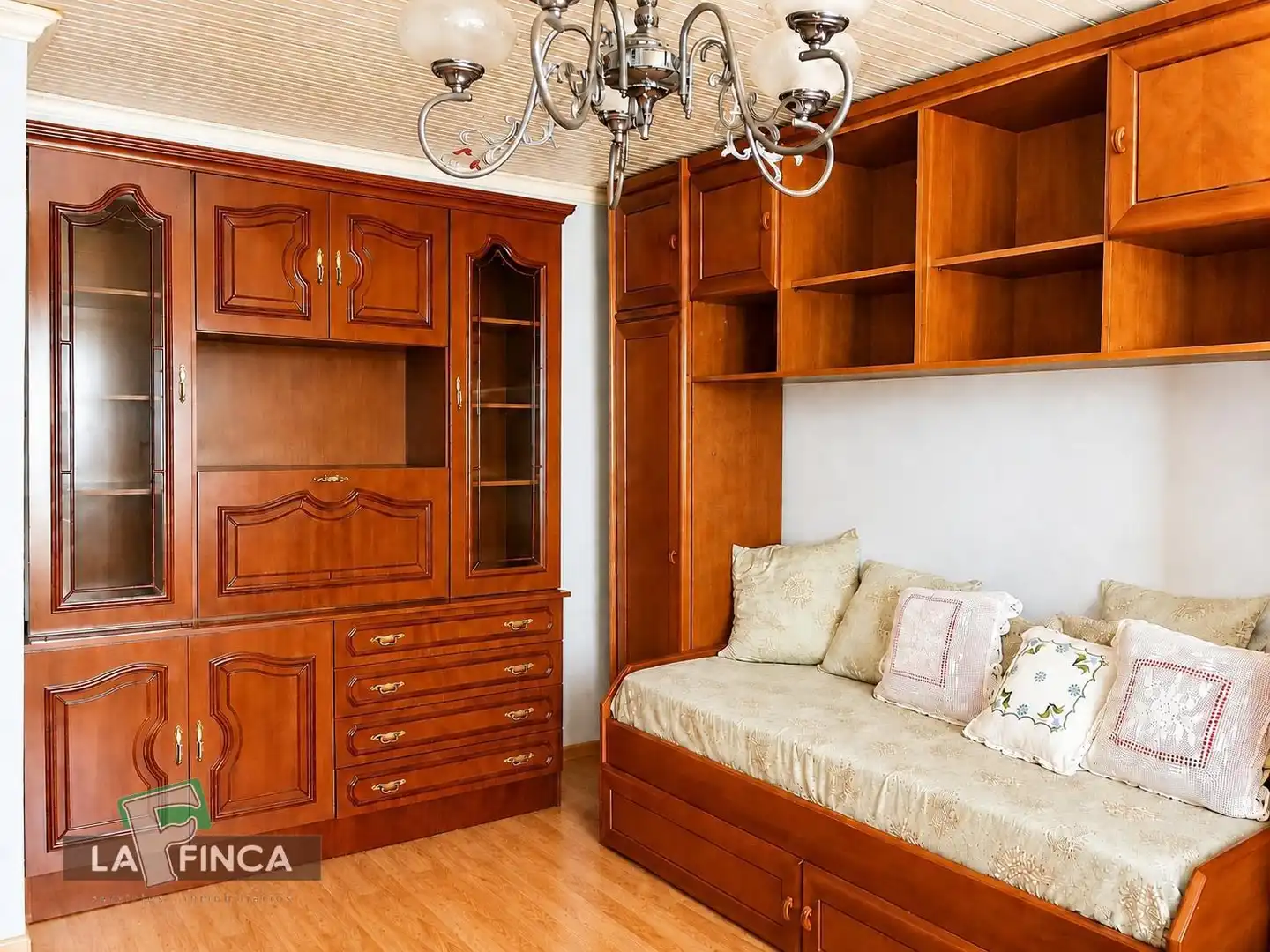 Bedroom of Houses for sale in Belmonte de Miranda  with Heating, Terrace and Storage room