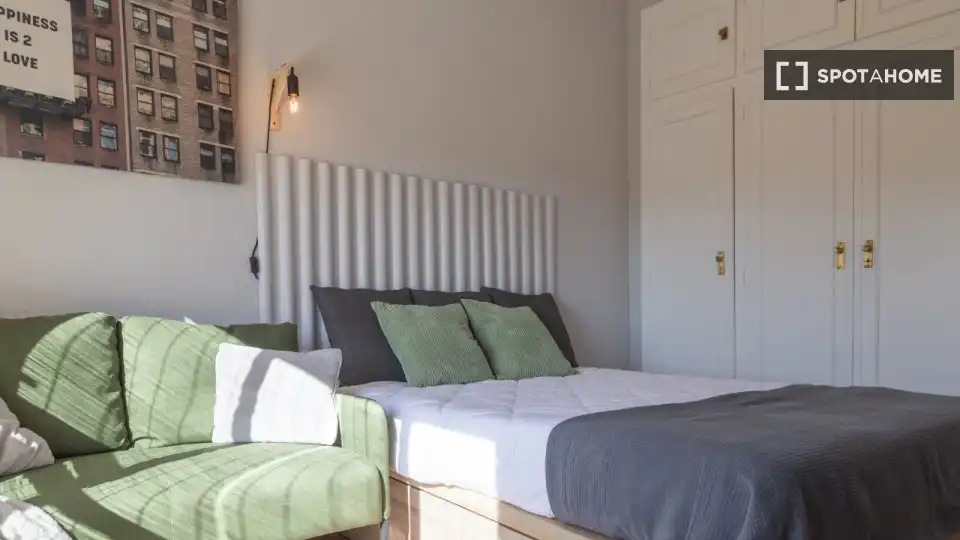 Bedroom of Flat for rent in Madrid  with Air Conditioner, Heating and Furnished