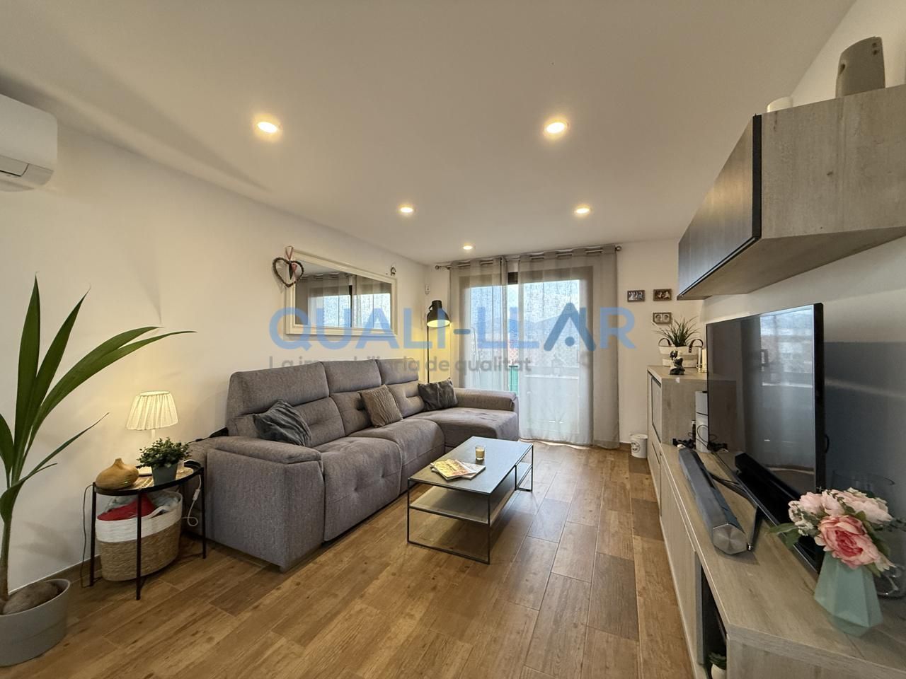 Living room of Flat for sale in Sant Feliu de Llobregat  with Air Conditioner and Balcony