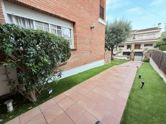 Garten von Einfamilien-Reihenhaus zum Verkauf in Vilassar de Dalt mit Klimaanlage, Heizung und Privatgarten