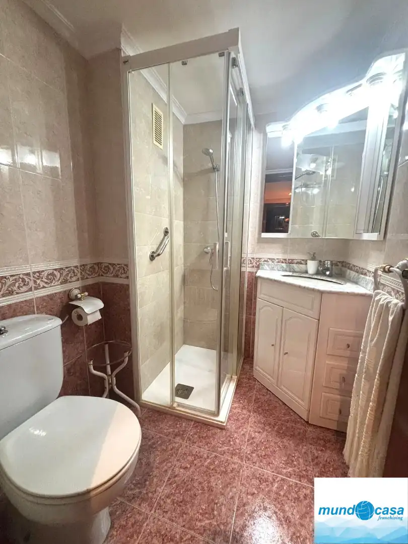 Bathroom of Flat for sale in Zaragoza  with Heating, Terrace and Furnished