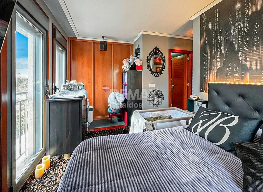 Dormitori de Pis en venda en Vigo  amb Calefacció, Parquet i Traster