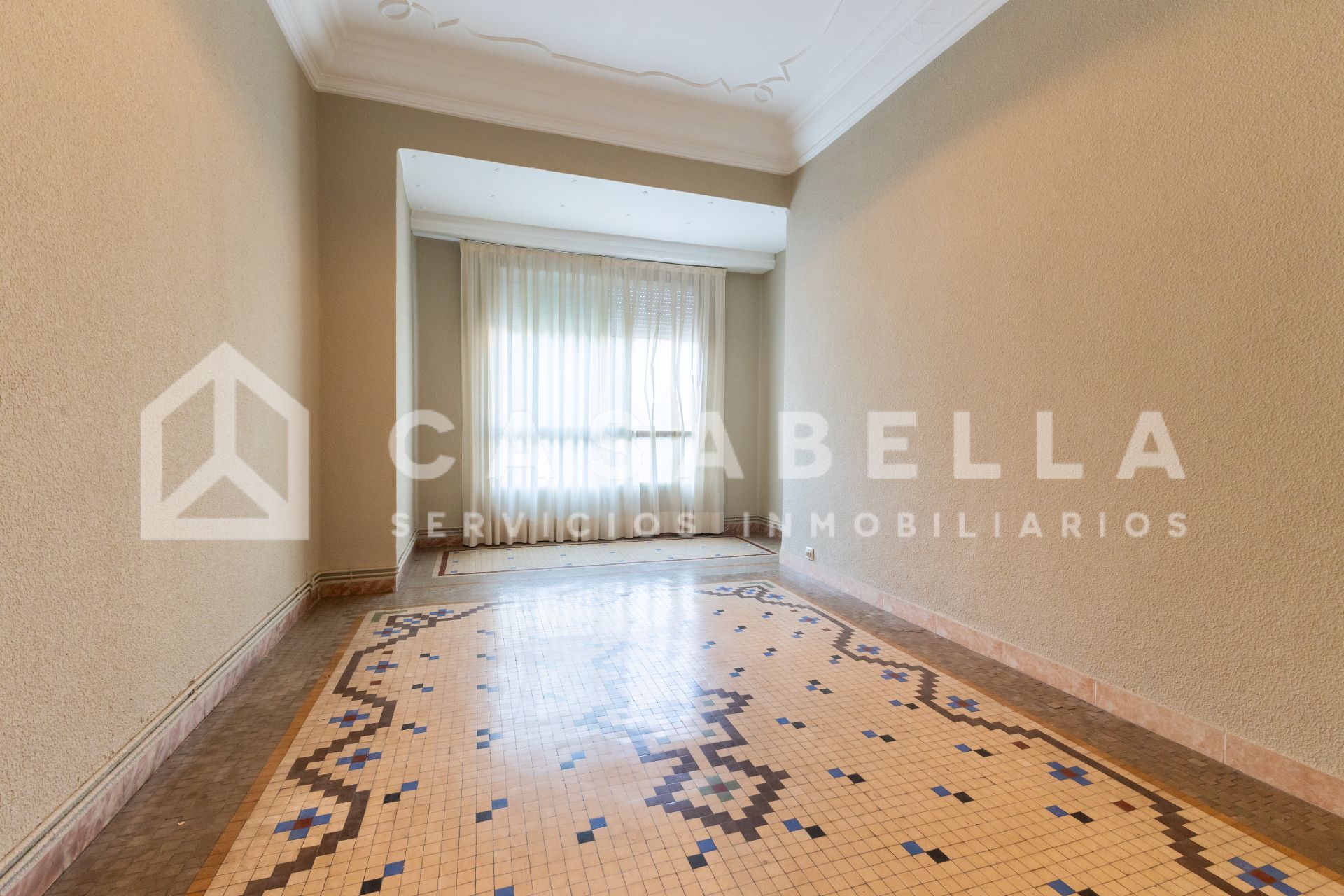 Flat for sale in  Valencia Capital  with Air Conditioner and Heating