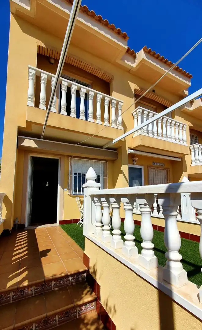 Terrasse von Einfamilien-Reihenhaus zur Miete in Elche / Elx mit Privatgarten, Terrasse und Möbliert