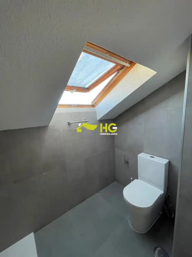 Bathroom of Flat for share in Villaviciosa de Odón  with Air Conditioner, Heating and Furnished