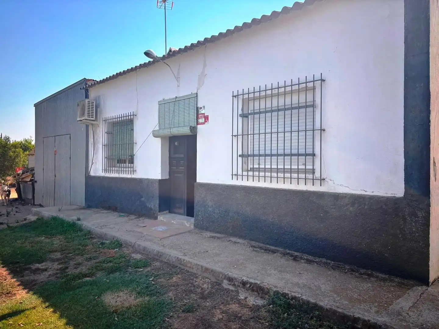 Vista exterior de Finca rústica en venda en Huévar del Aljarafe amb Jardí privat, Traster i Piscina