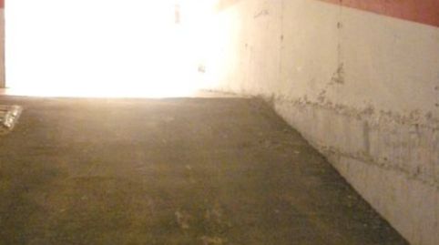 Plaza de parking con puerta basculante en venta en Hostalric, imatge 4
