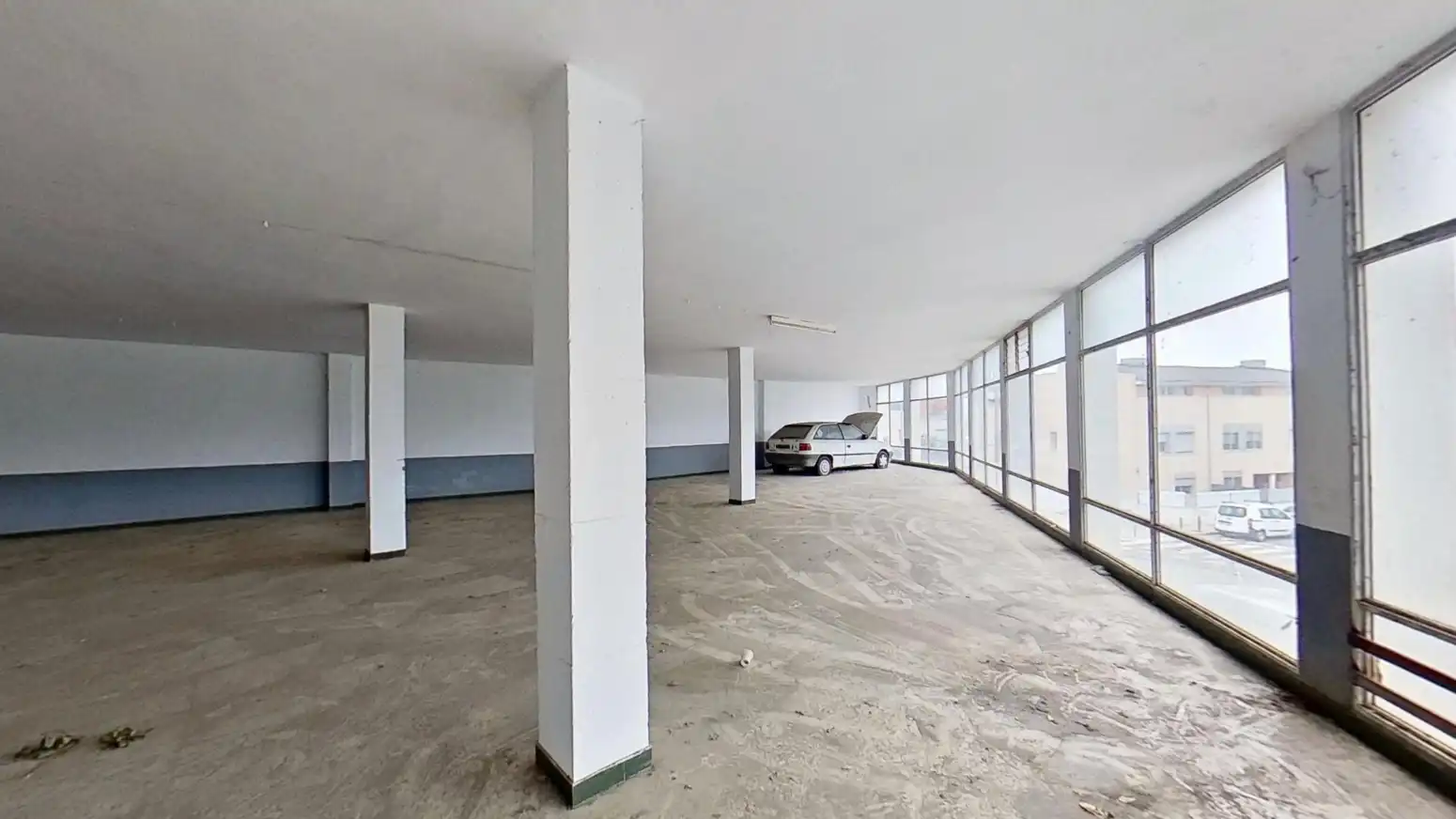 Parkplatz von Fabrikhallen zur Miete in El Vendrell