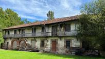 Vista exterior de Casa o xalet en venda en San Felices de Buelna