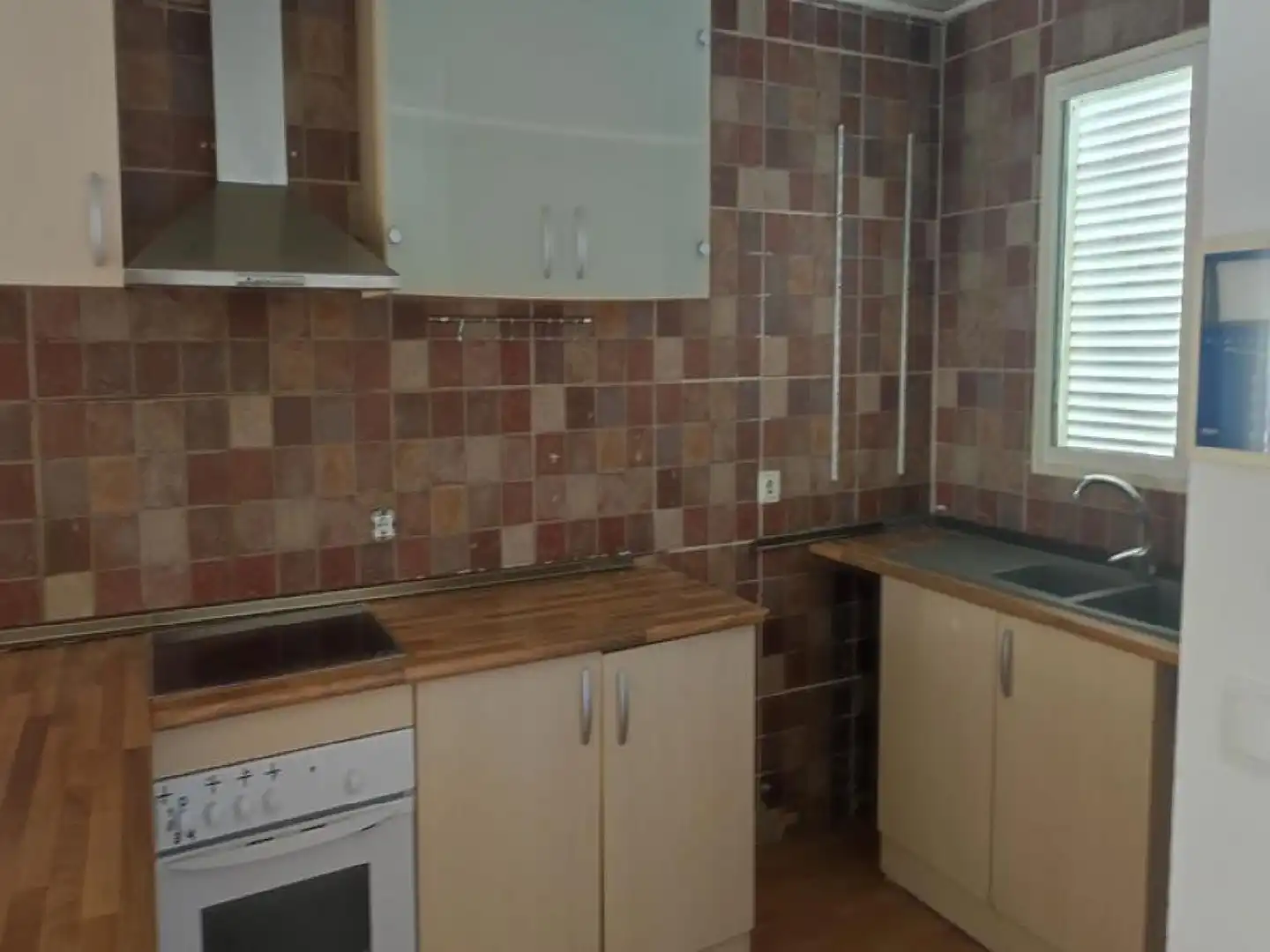 Cocina de Piso en venta en Almería con Trastero y Piscina comunitaria