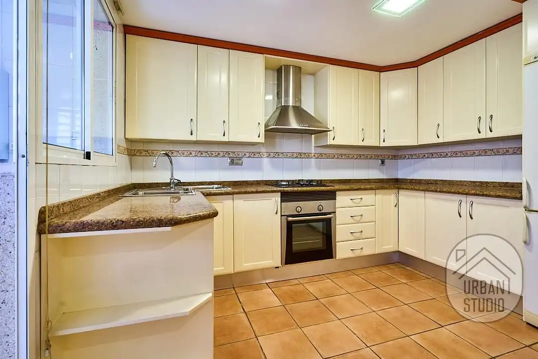 Cuina de Casa o xalet en venda en Alicante / Alacant amb Aire condicionat, Calefacció i Terrassa