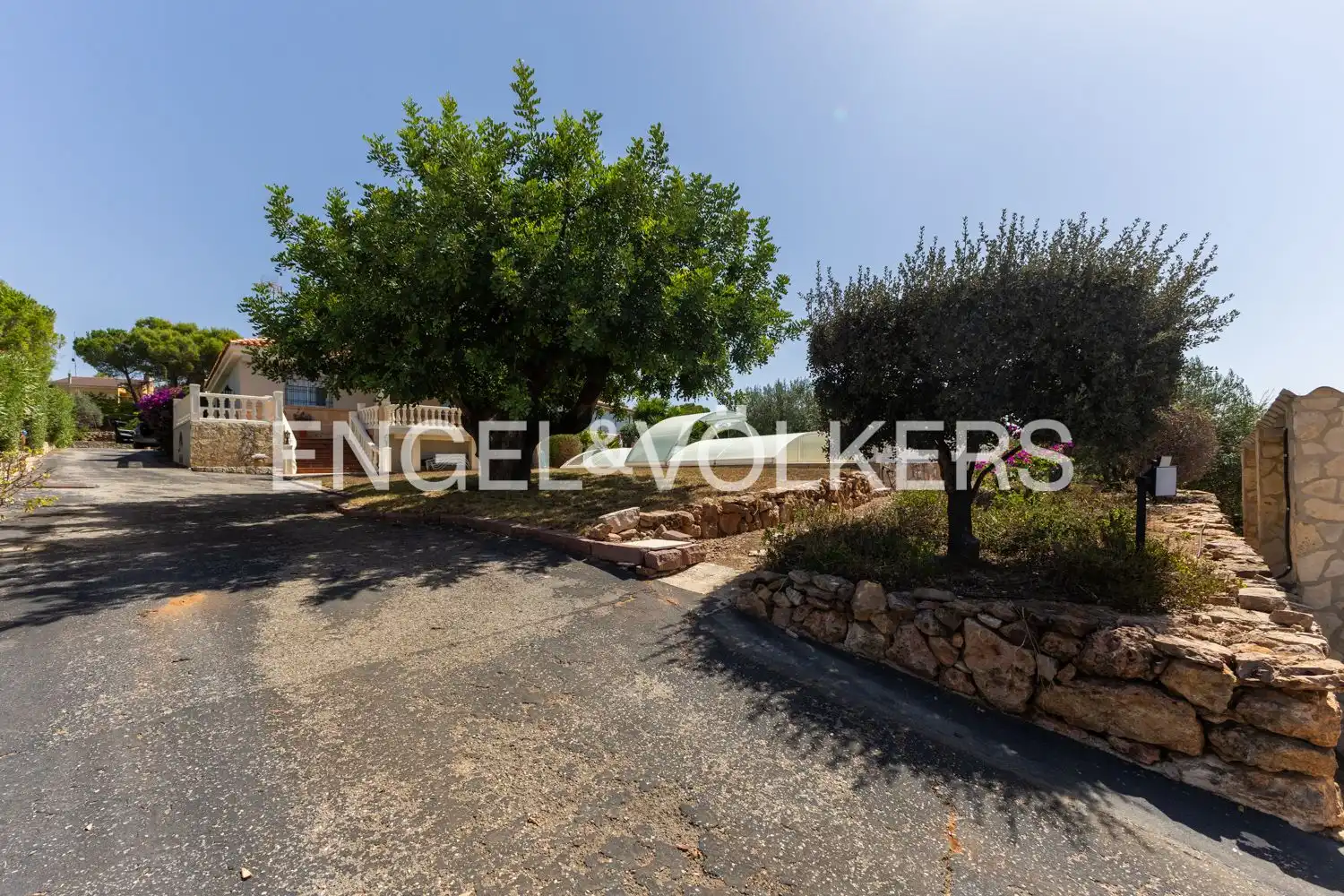 Houses for sale in Montserrat  with Air Conditioner, Heating and Private garden