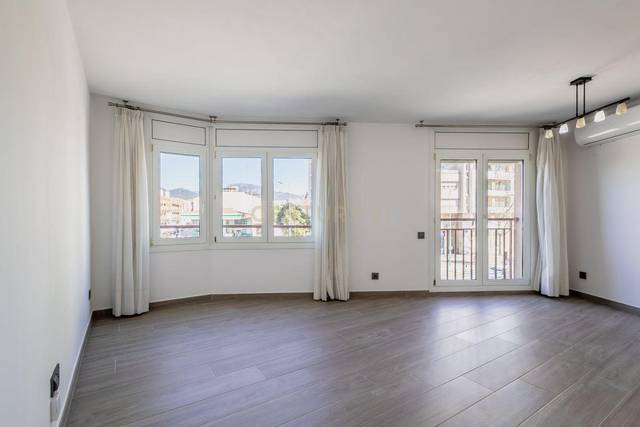 Piso en Venta en Avinguda de l'Abat Marcet, Terrassa, Spain, 251 en Sant Pere
