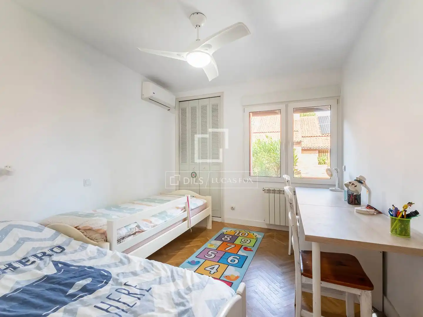 Dormitori de Casa o xalet en venda en Majadahonda amb Aire condicionat, Jardí privat i Terrassa