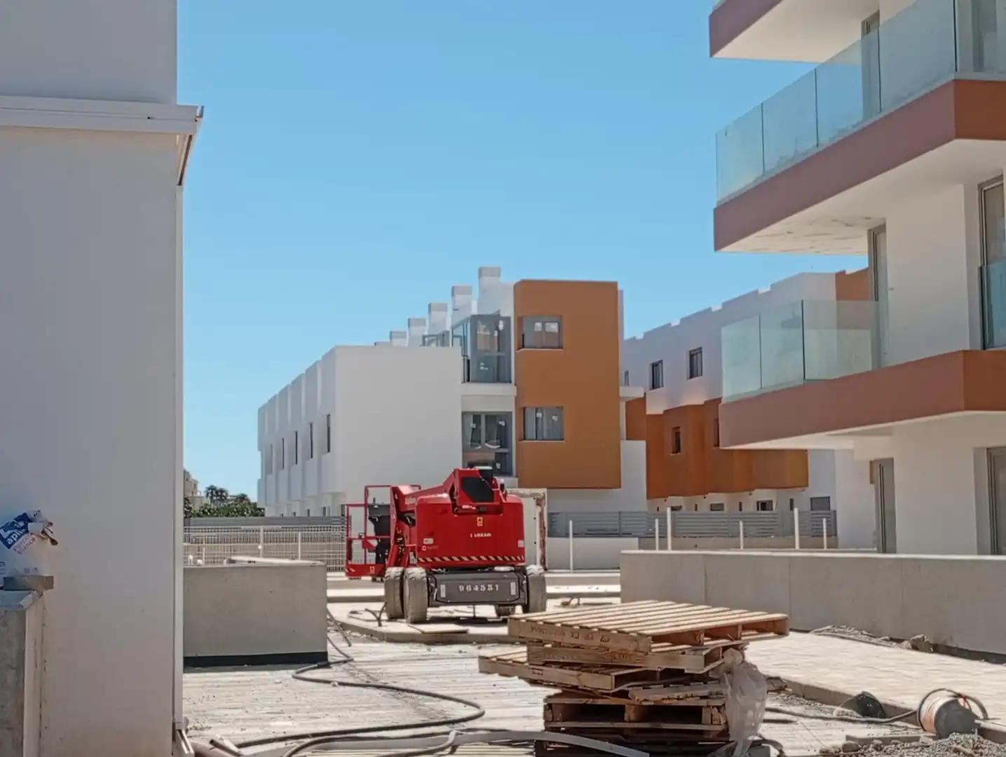 Vista exterior de Piso en venta en Roquetas de Mar con Jardín privado y Piscina comunitaria