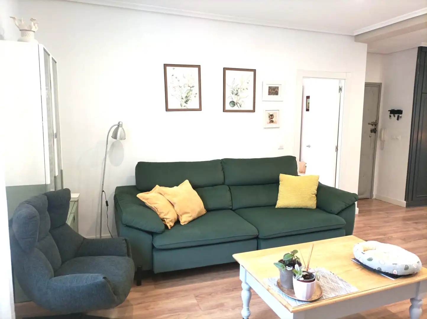 Sala d'estar de Pis en venda en Torrelavega  amb Calefacció i Balcó