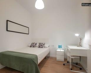 Bedroom of Flat to share in  Barcelona Capital  with Air Conditioner, Heating and Terrace