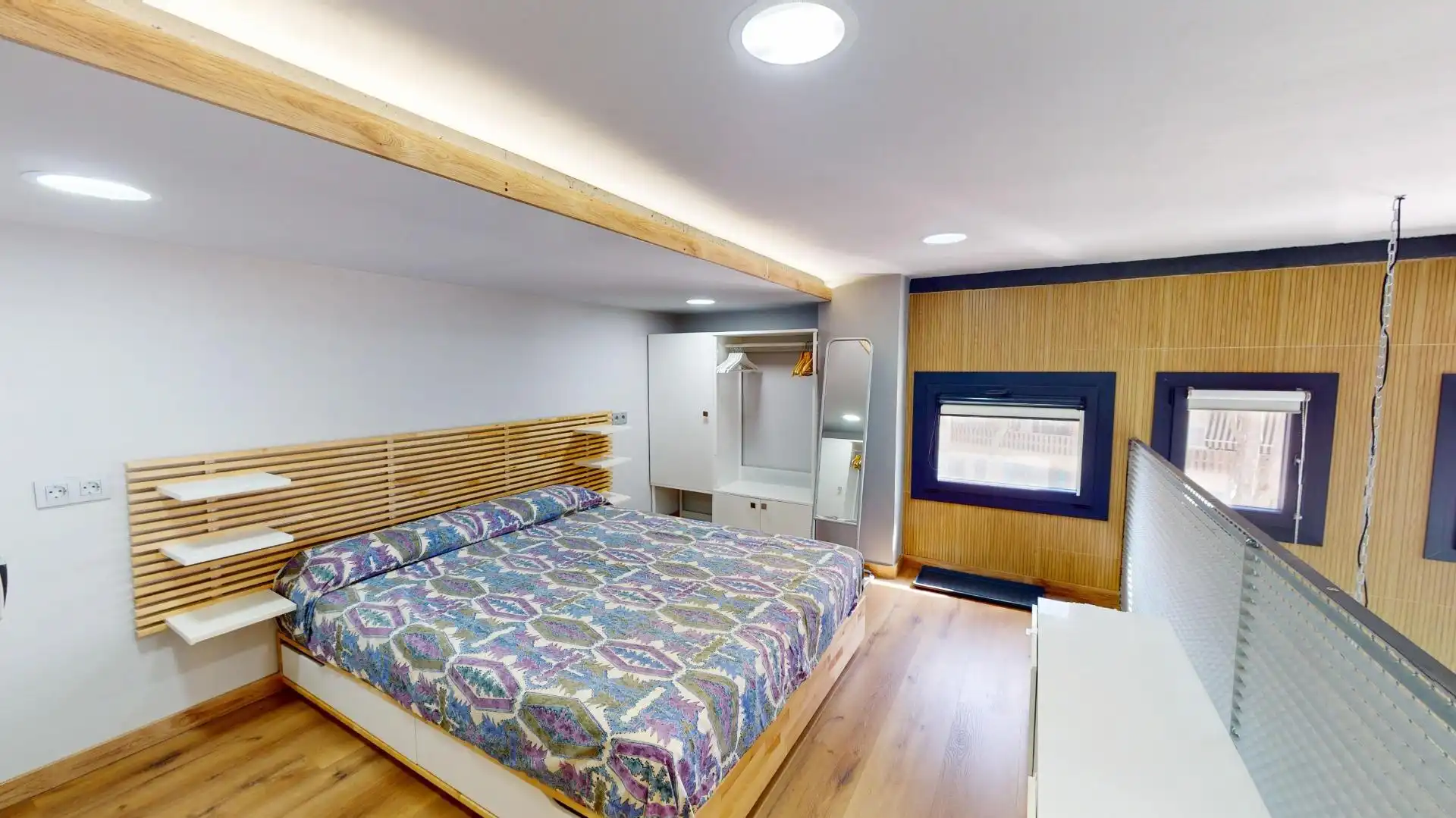 Habitación de Loft de alquiler en Marbella con Trastero y Amueblado