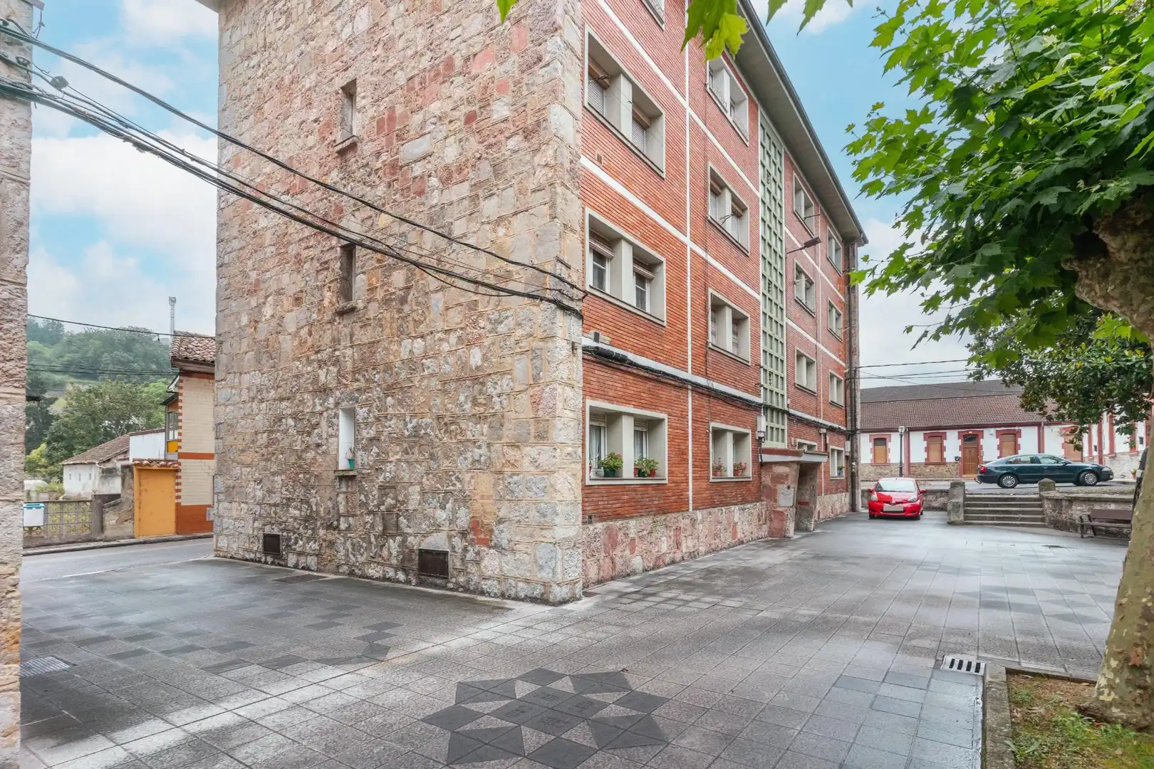 Vista exterior de Pis en venda en Oviedo  amb Calefacció, Terrassa i Moblat