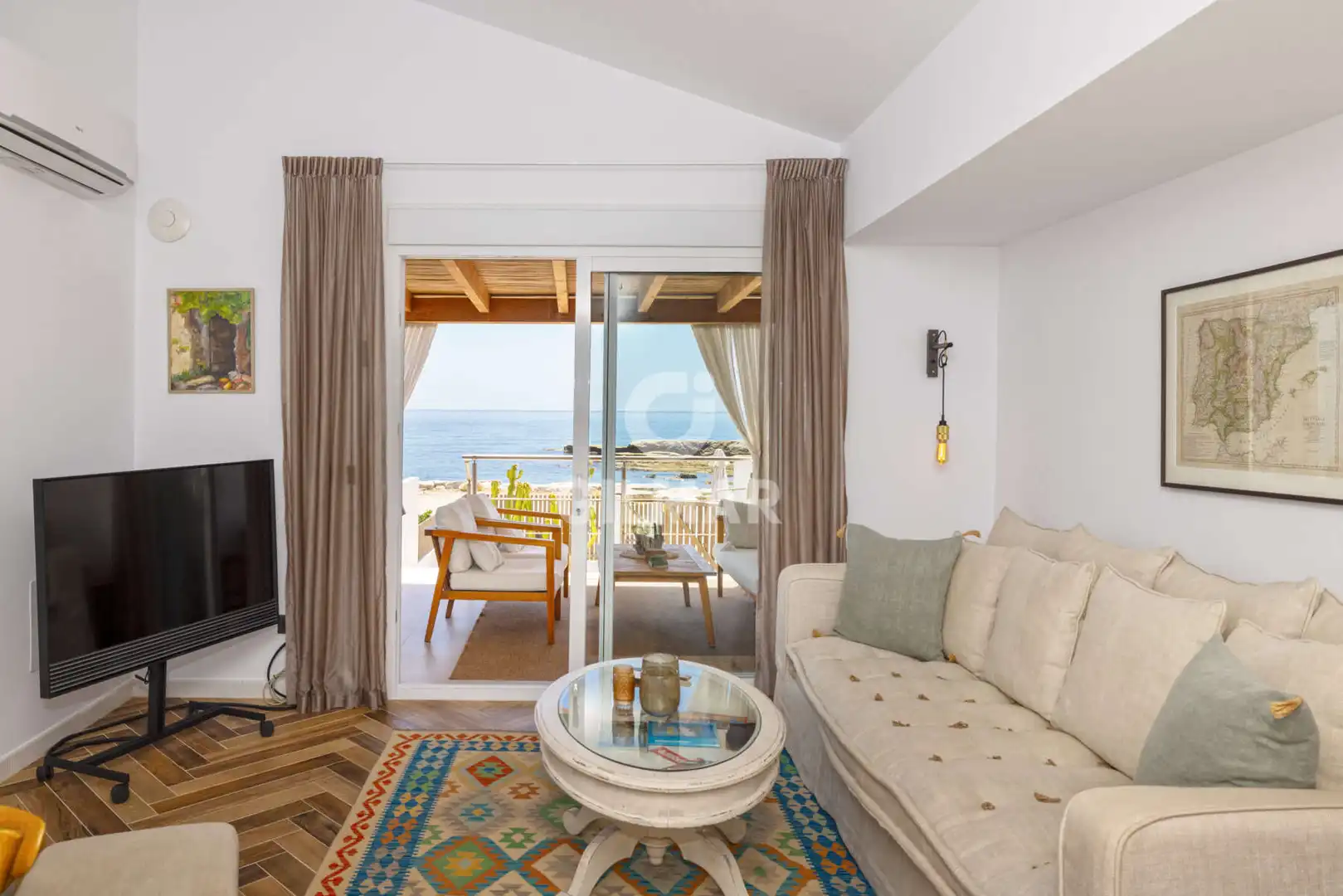 Sala d'estar de Casa adosada en venda en Estepona amb Jardí privat