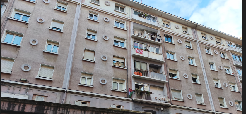 Vista exterior de Pis en venda en Bilbao  amb Calefacció