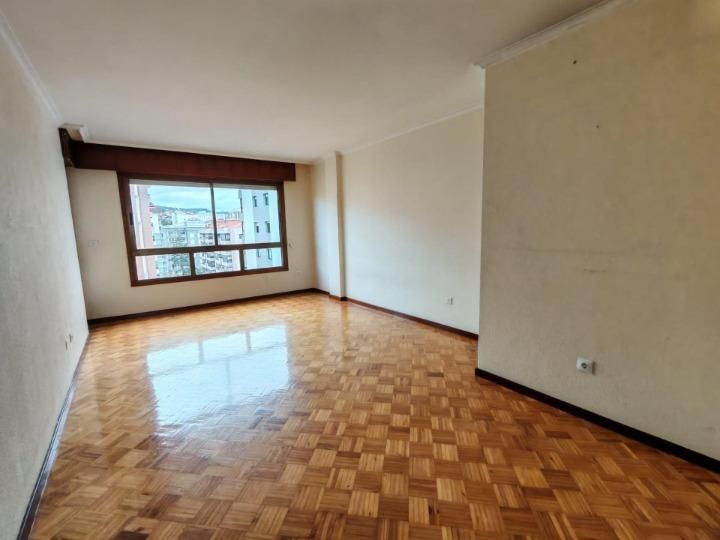 Living room of Flat for sale in Vigo   with Terrace, Storage room and Balcony