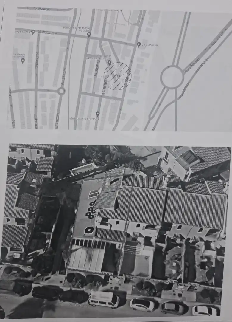 Vista exterior de Casa adosada en venda en La Línea de la Concepción amb Jardí privat, Terrassa i Piscina comunitària