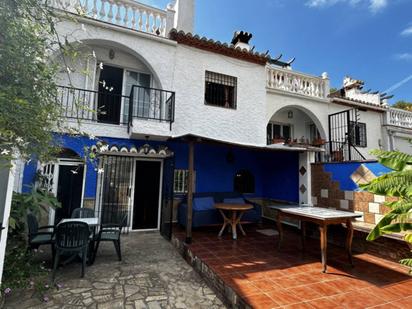 Vista exterior de Casa adosada en venda en Almuñécar amb Terrassa i Piscina